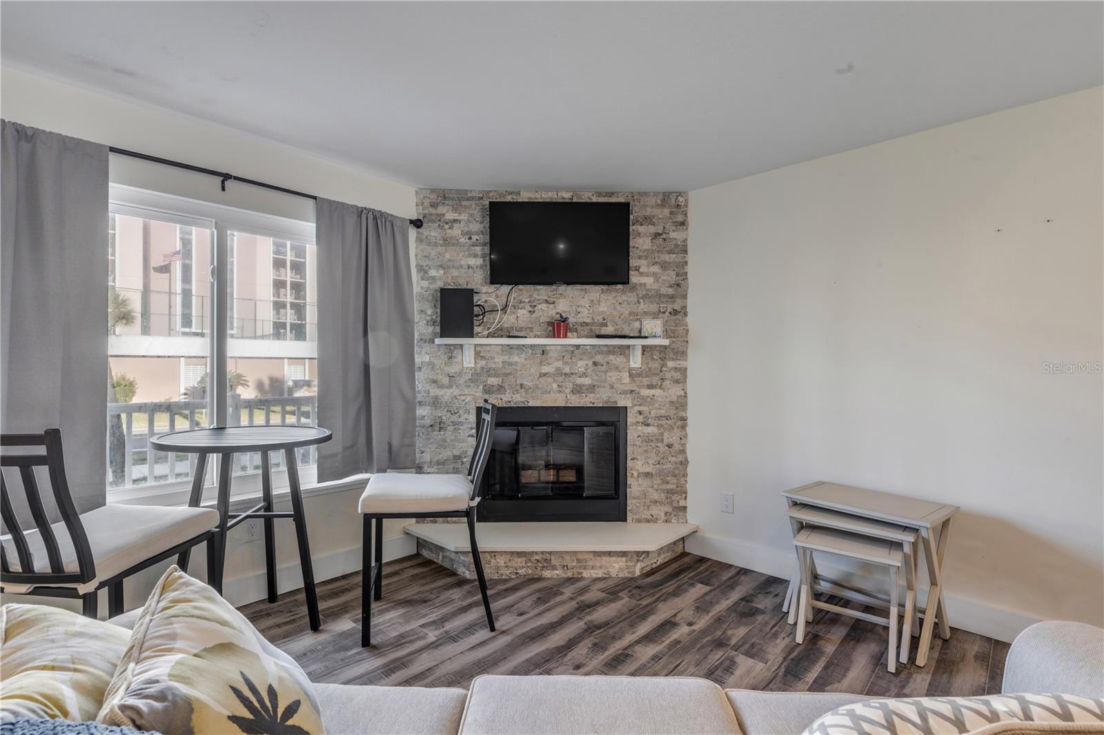 LIGHTHOUSE SHORES TWNHMS CONDO - Residential