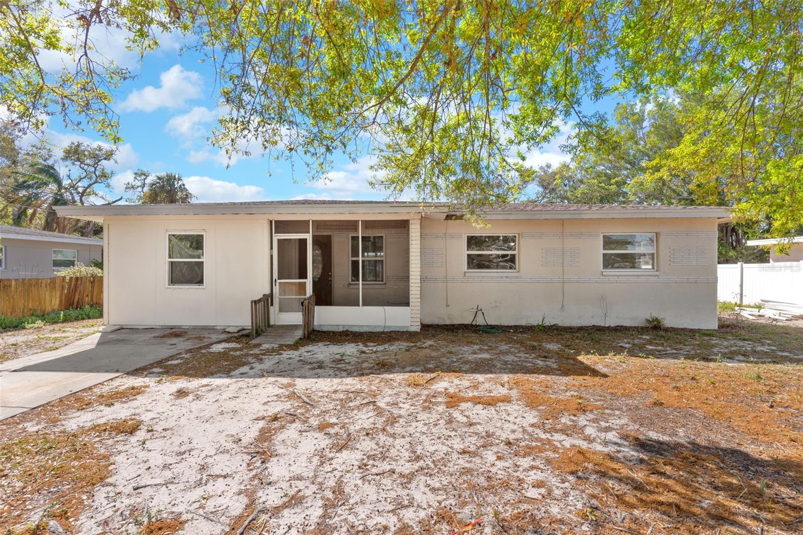 Discover this charming single-family home in Bradenton, Florida, offering a blend of comfort and convenience. Built in 1956, the residence features fresh interior paint and solid surface flooring throughout and new countertops. Light and bright, 3 bedrooms and 1 bathroom within 1,200 square feet of living space. Located in a vibrant neighborhood, the home is in proximity to Manatee Elementary School, Martha B. King Middle School, and Manatee High School. For outdoor enthusiasts, the nearby Braden River offers opportunities for boating and fishing close by. Residents can enjoy a variety of local attractions, including the scenic Riverwalk, the South Florida Museum, and the Village of the Arts, all within a short drive. The area also provides a selection of shopping and dining options, catering to diverse tastes and preferences.?
This property presents an excellent opportunity for those seeking a comfortable home in a community rich with amenities and recreational options.