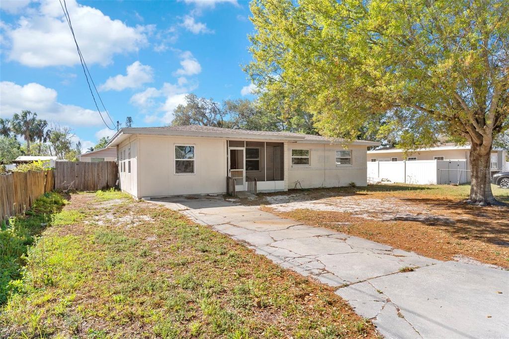 Photo of 102 21st Street NE, Bradenton, FL 34208 (MLS # C7507141)