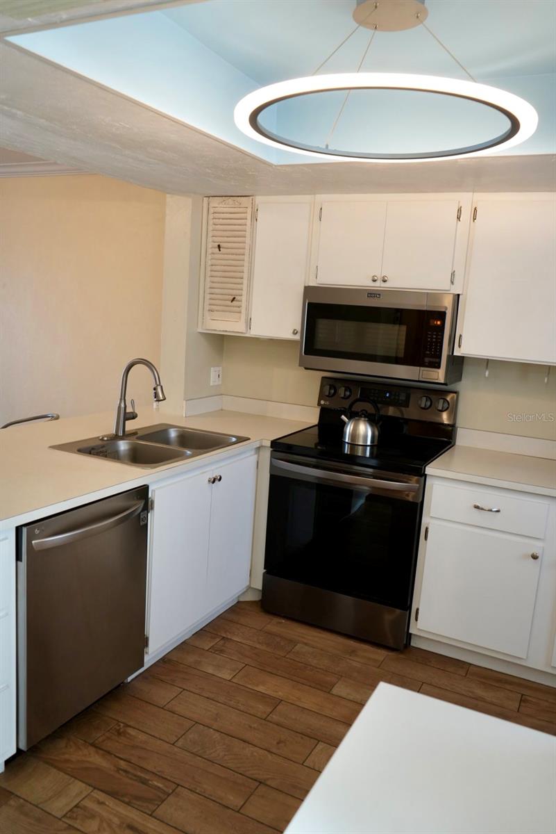 LAKES EDGE PH 03 - Residential