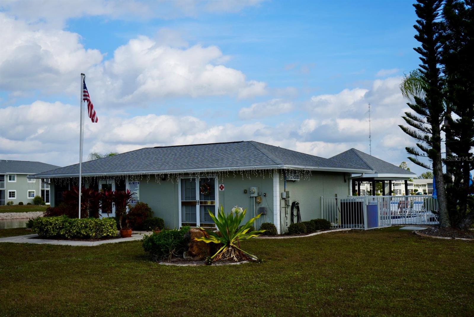 LAKES EDGE PH 03 - Residential