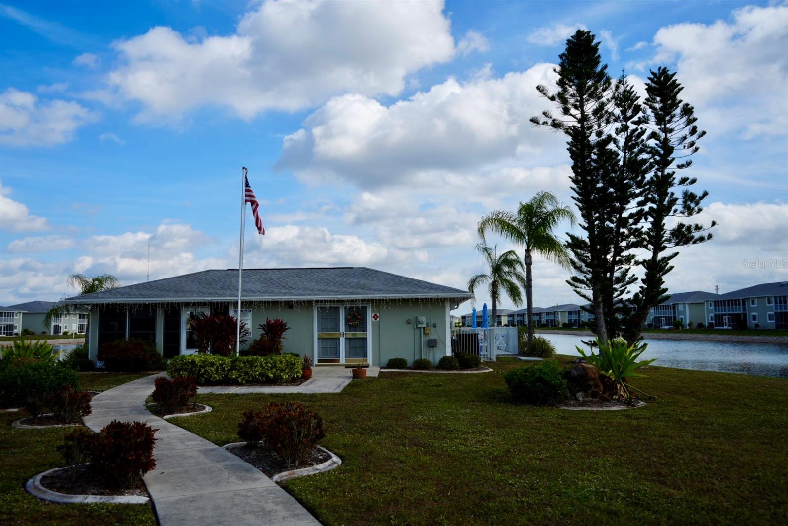 LAKES EDGE PH 03 - Residential