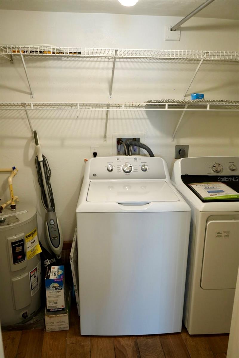 LAKES EDGE PH 03 - Residential