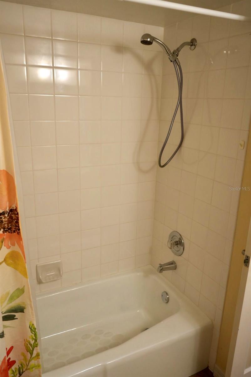 LAKES EDGE PH 03 - Residential