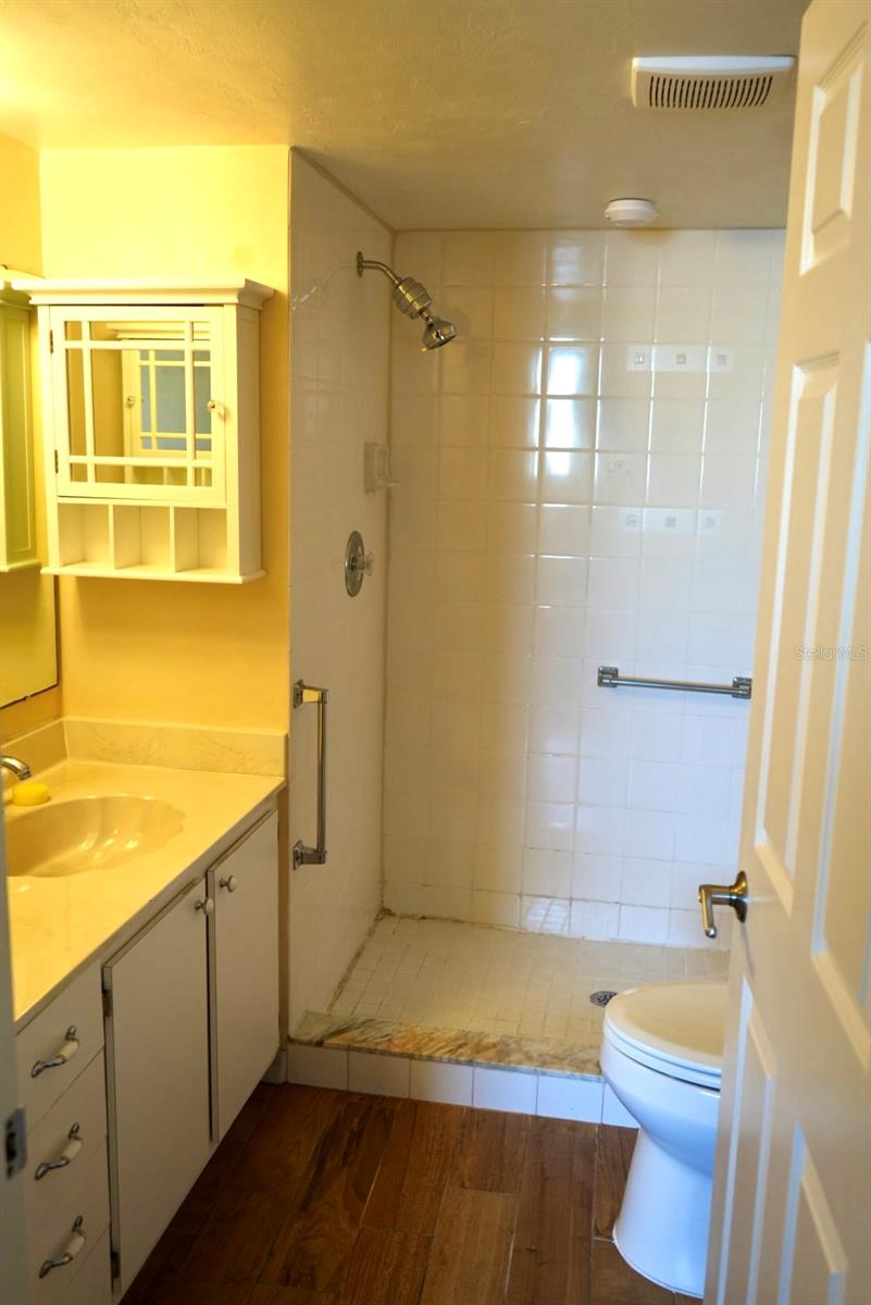 LAKES EDGE PH 03 - Residential