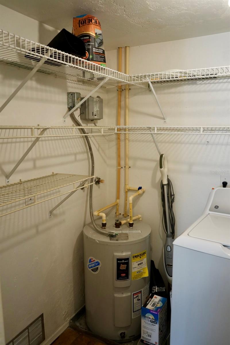 LAKES EDGE PH 03 - Residential