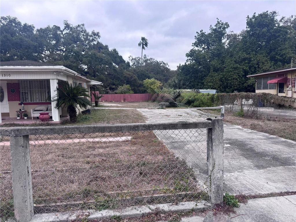 Photo of 1310 E Ida Street, Tampa, FL 33603 (MLS # TB8471188)