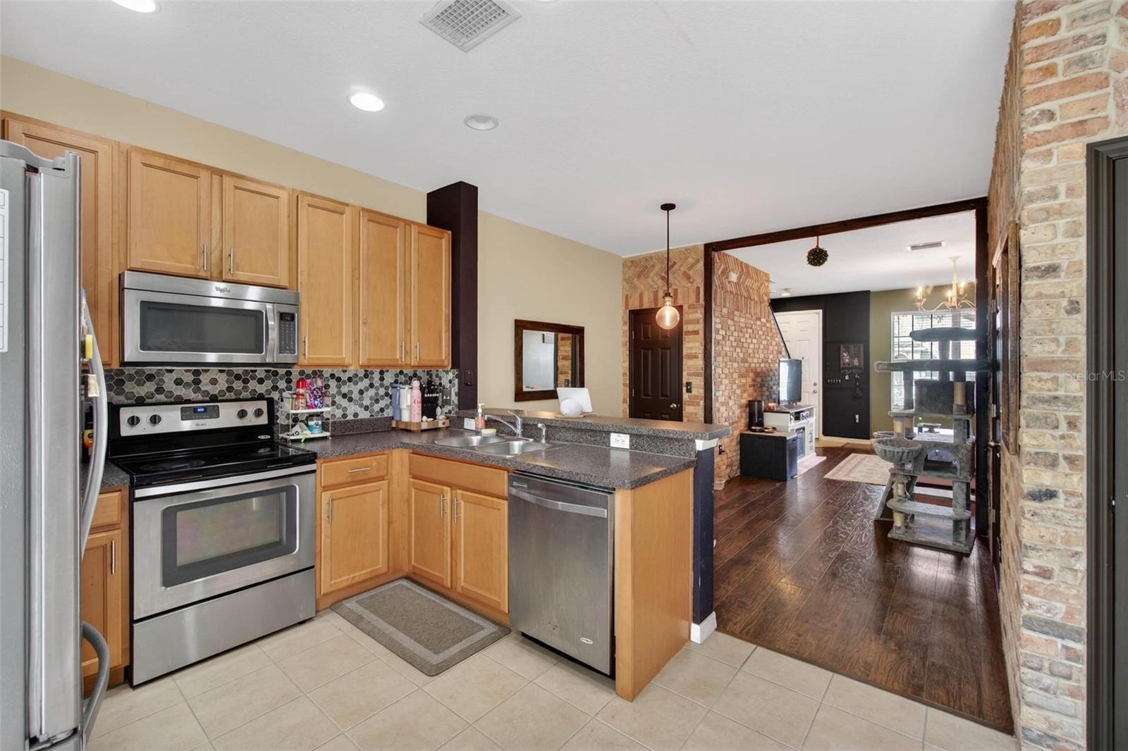 SAWGRASS VILLAGE - Residential