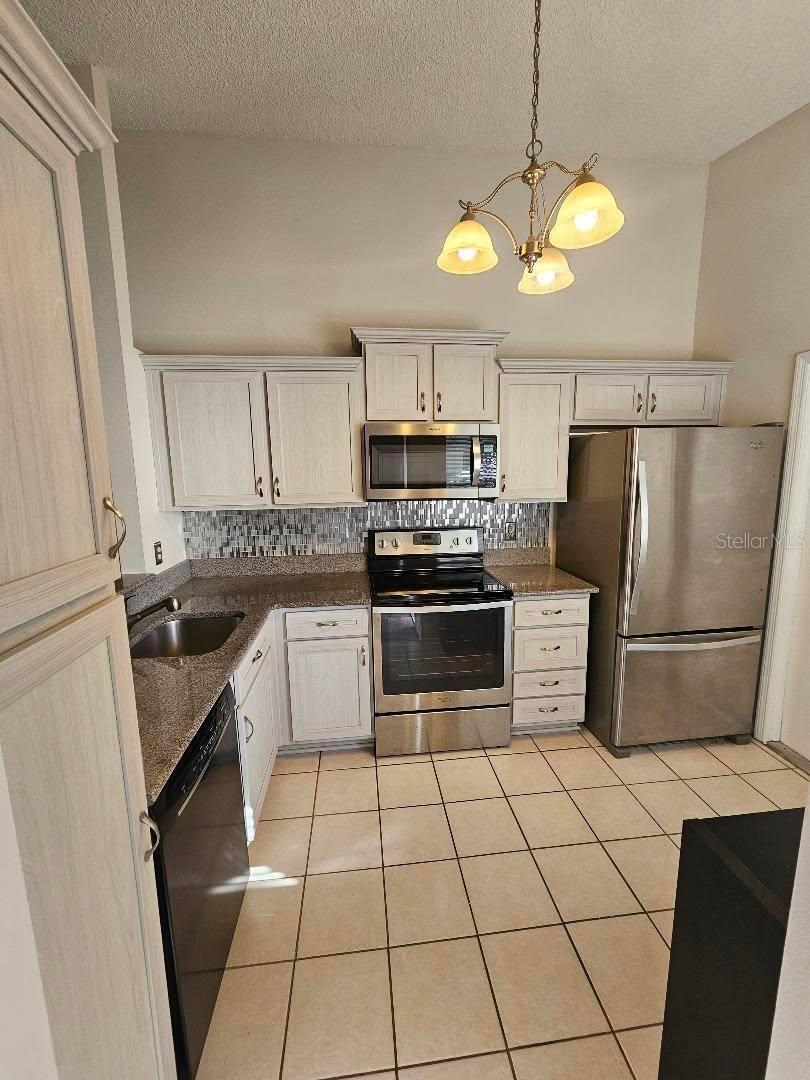 CLOVERPLACE CONDO - Residential