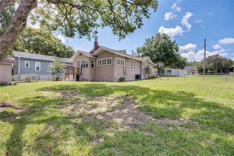 A home in LAKELAND