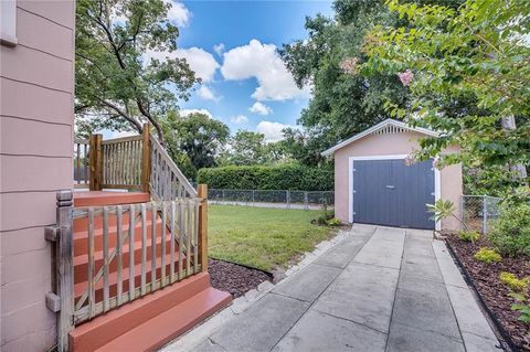 A home in LAKELAND