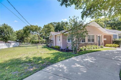 A home in LAKELAND