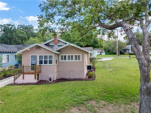 A home in LAKELAND