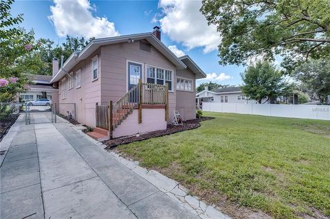 A home in LAKELAND