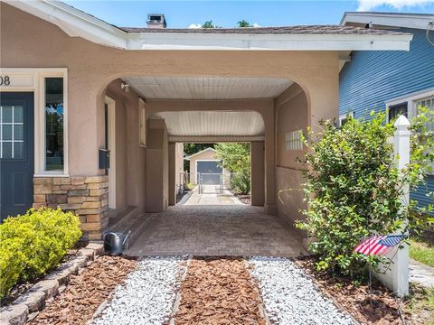 A home in LAKELAND