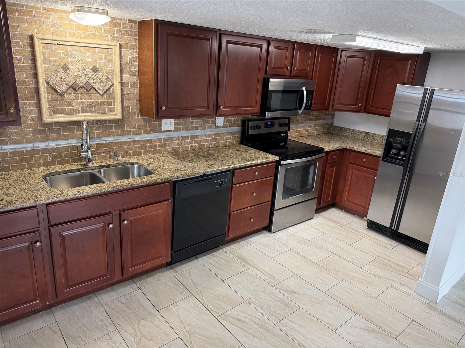 4235 EDGEWATER DRIVE