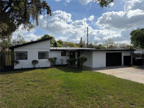 Photo of 4235 Edgewater Drive, Orlando, FL 32804 (MLS # S5145721)