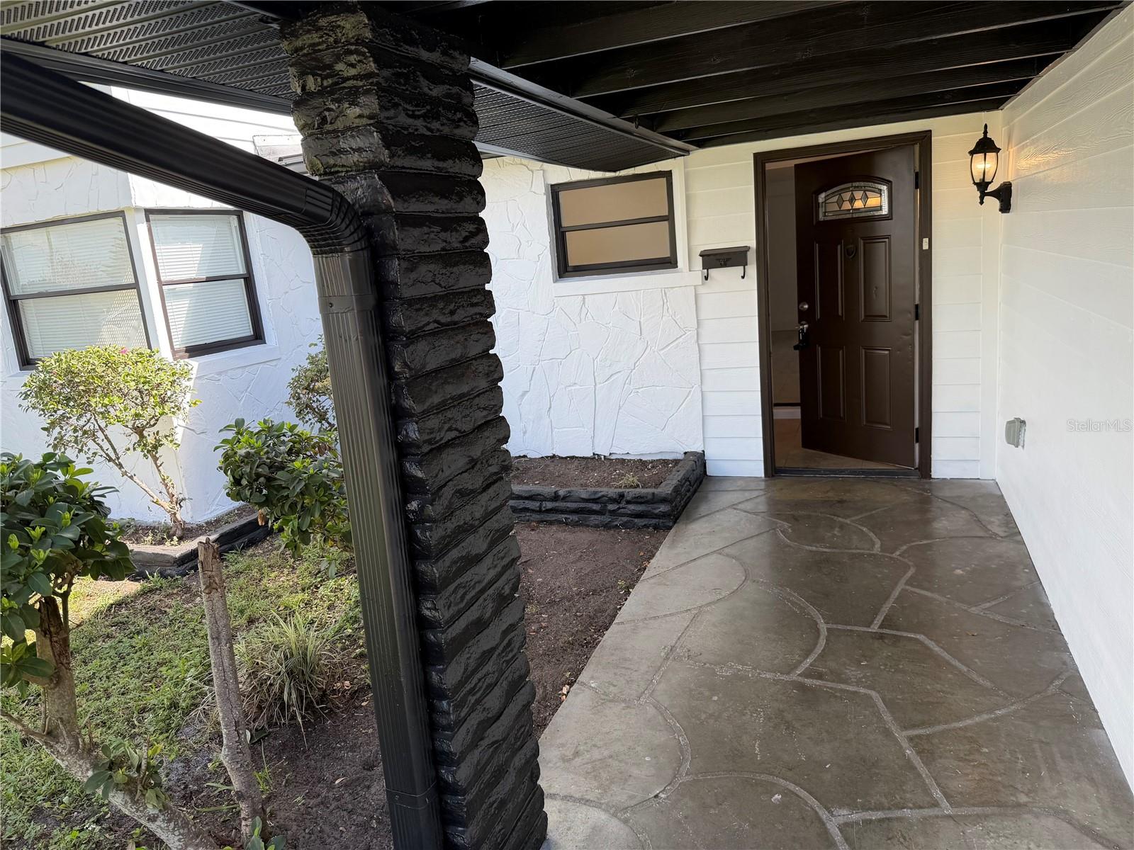 4235 EDGEWATER DRIVE