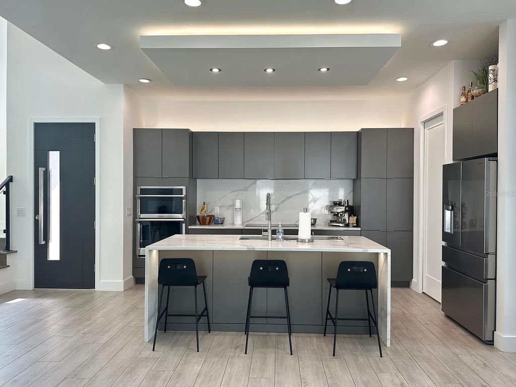 Photo of 4217 W Arch Street, Tampa, FL 33607 (MLS # TB8458261)