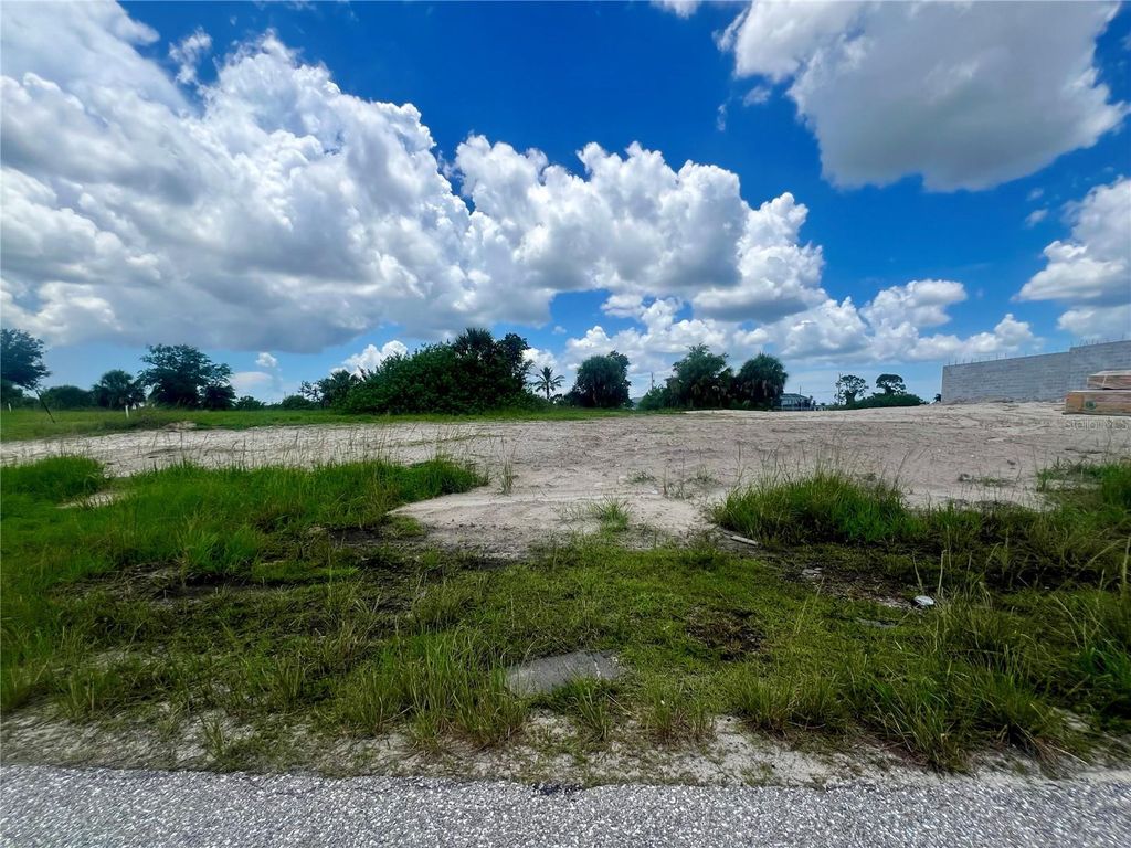 Photo of 530 NW 18th Place, Cape Coral, FL 33993 (MLS # C7516475)