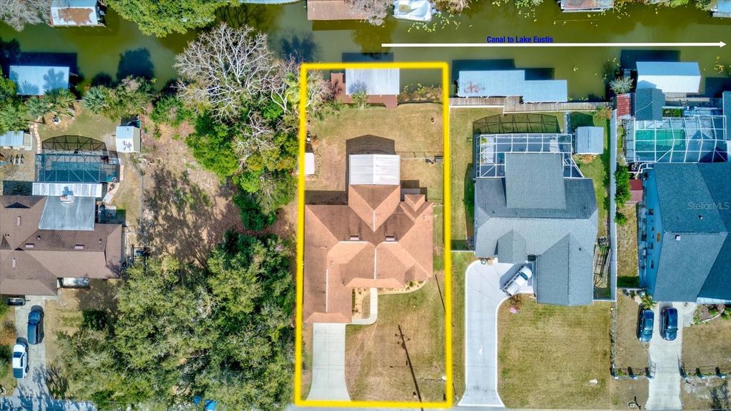 Photo of 12733 Pine Island Drive, Leesburg, FL 34788 (MLS # G5108679)