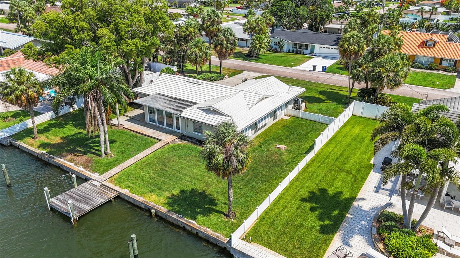 MAXIMO MOORINGS - Residential