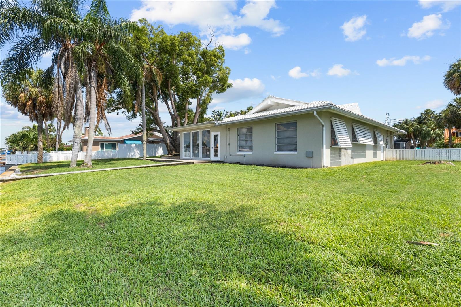 MAXIMO MOORINGS - Residential