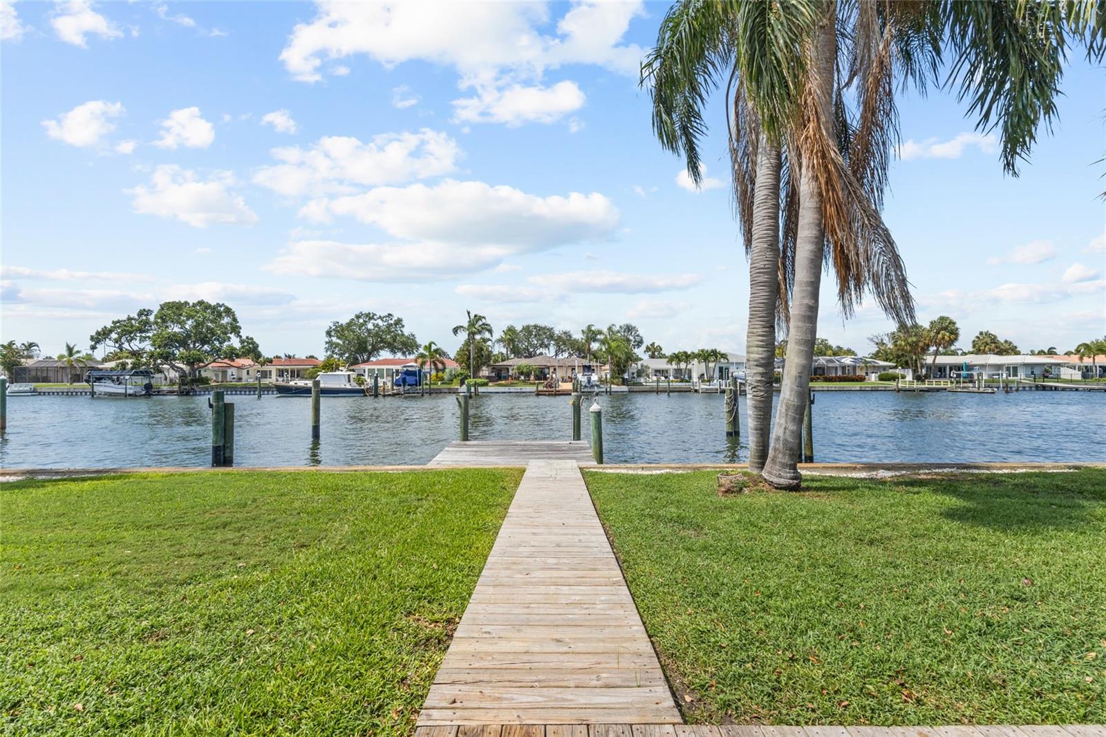MAXIMO MOORINGS - Residential