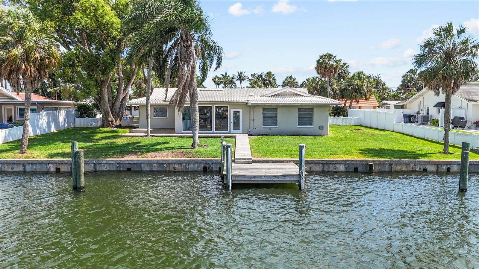 MAXIMO MOORINGS - Residential