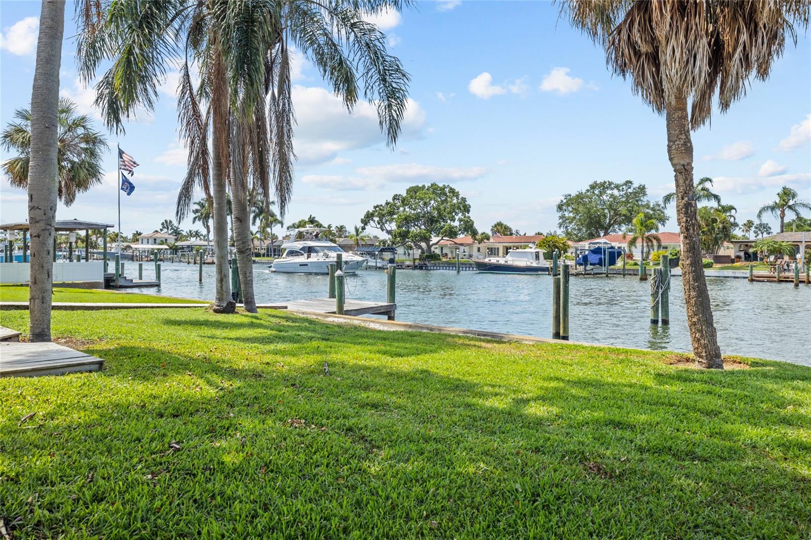 MAXIMO MOORINGS - Residential