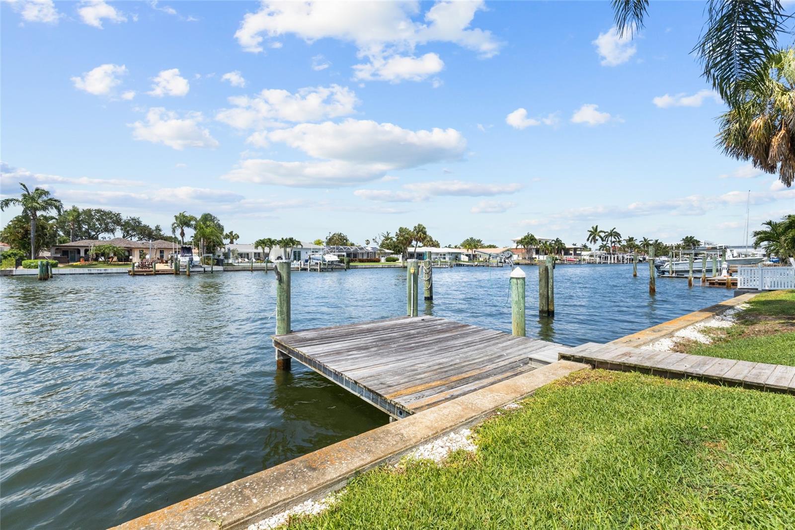 MAXIMO MOORINGS - Residential