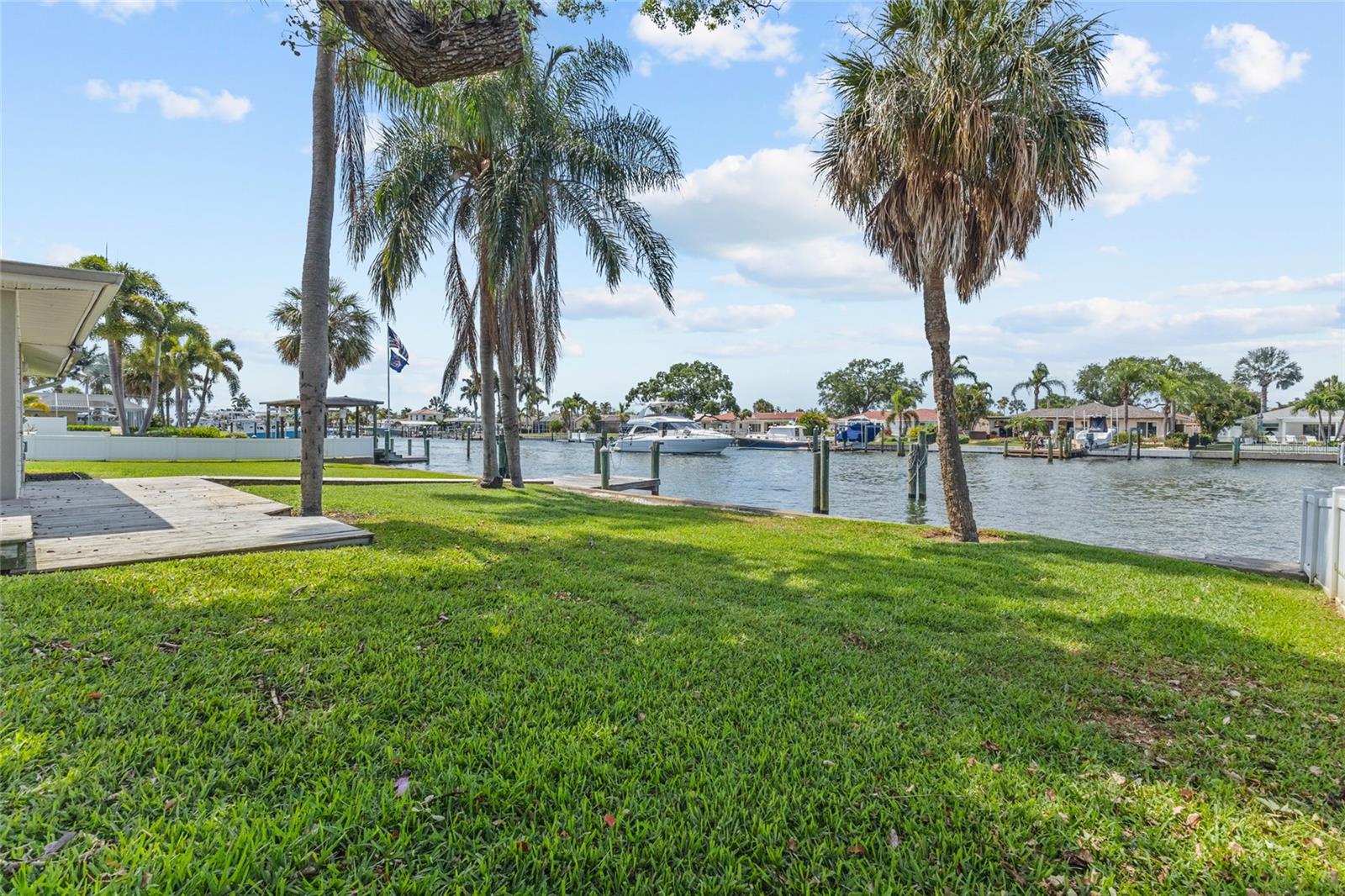 MAXIMO MOORINGS - Residential