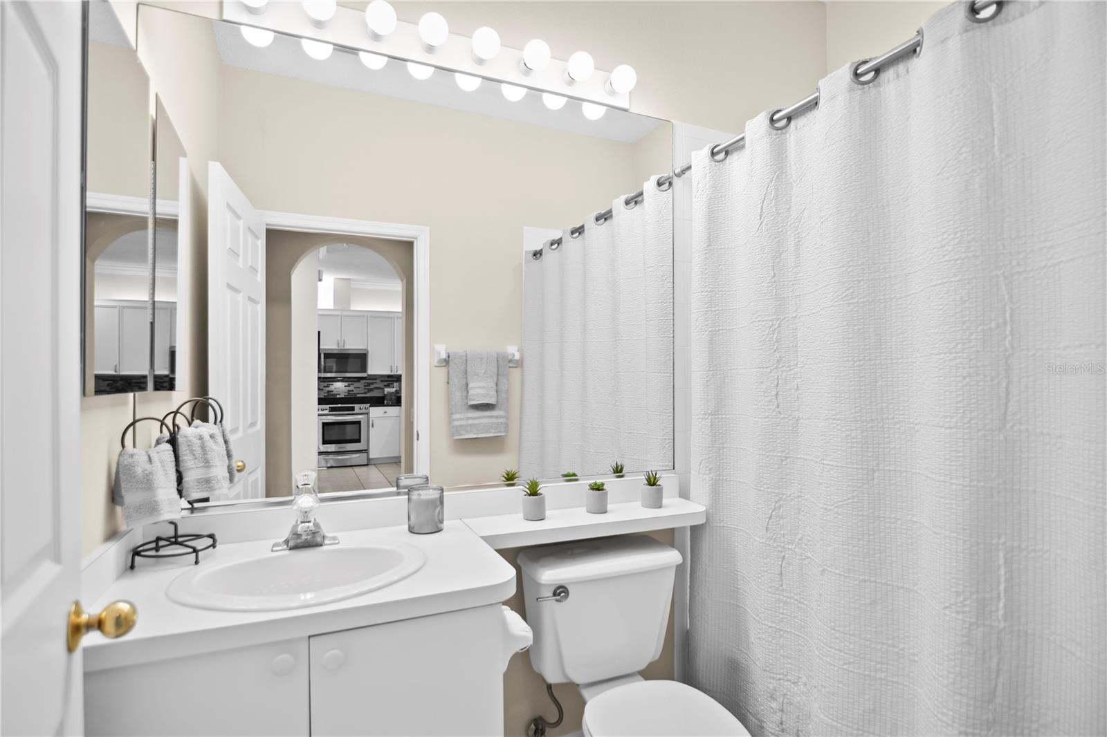 ROSEDALE 8 WESTBURY LAKES - Residential