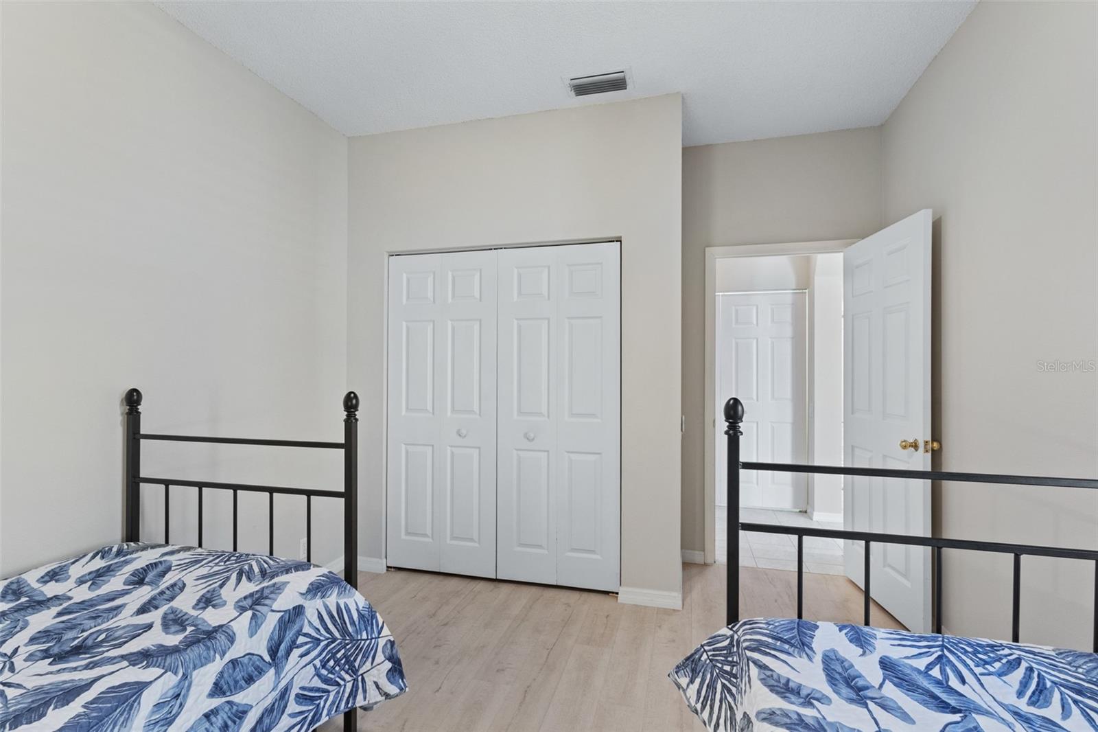 ROSEDALE 8 WESTBURY LAKES - Residential