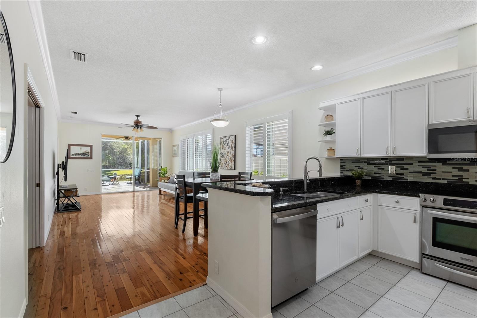 ROSEDALE 8 WESTBURY LAKES - Residential