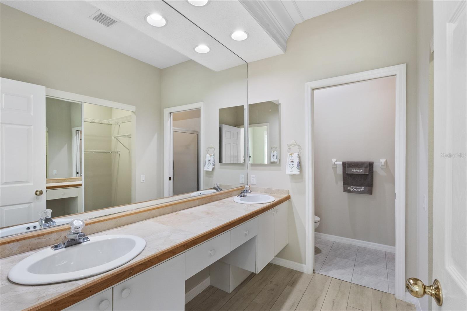 ROSEDALE 8 WESTBURY LAKES - Residential