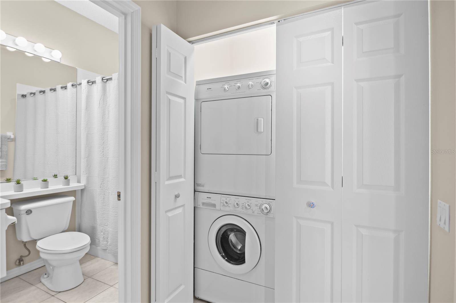 ROSEDALE 8 WESTBURY LAKES - Residential