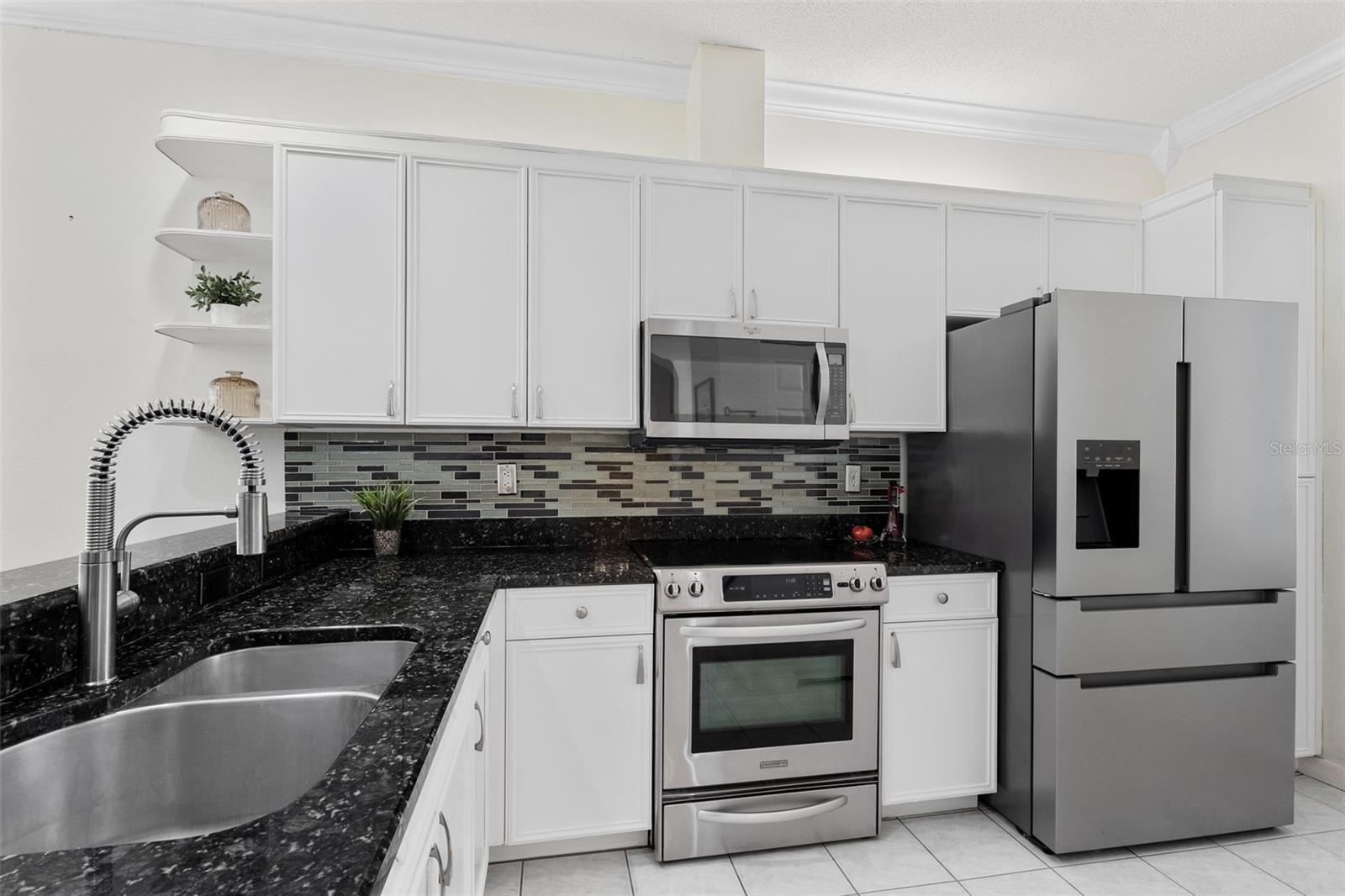 ROSEDALE 8 WESTBURY LAKES - Residential