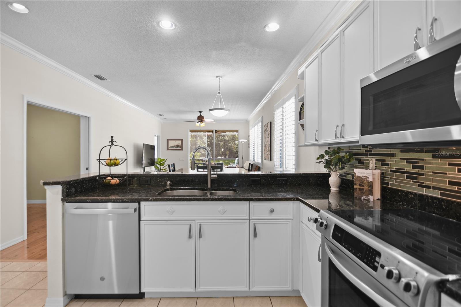 ROSEDALE 8 WESTBURY LAKES - Residential