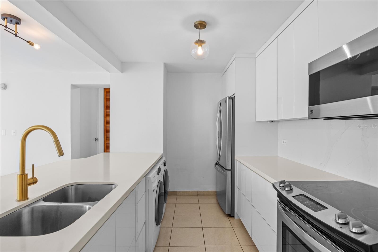 THE COLISEUM TOWER RESIDENCES - Residential