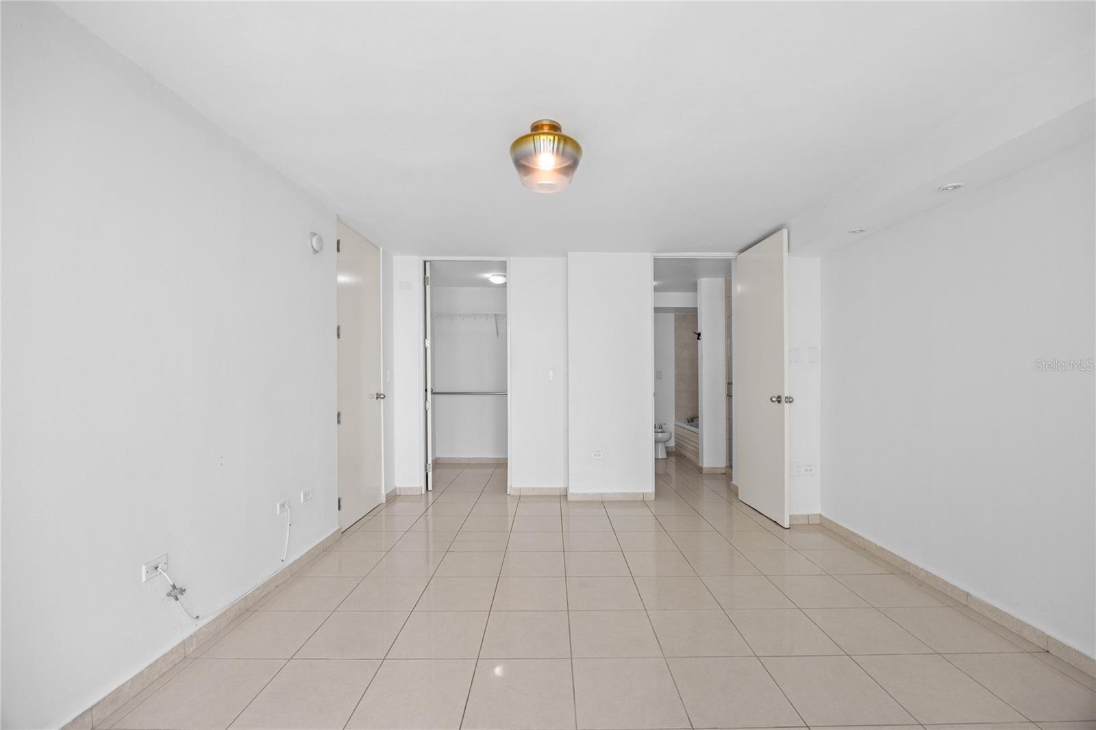 THE COLISEUM TOWER RESIDENCES - Residential