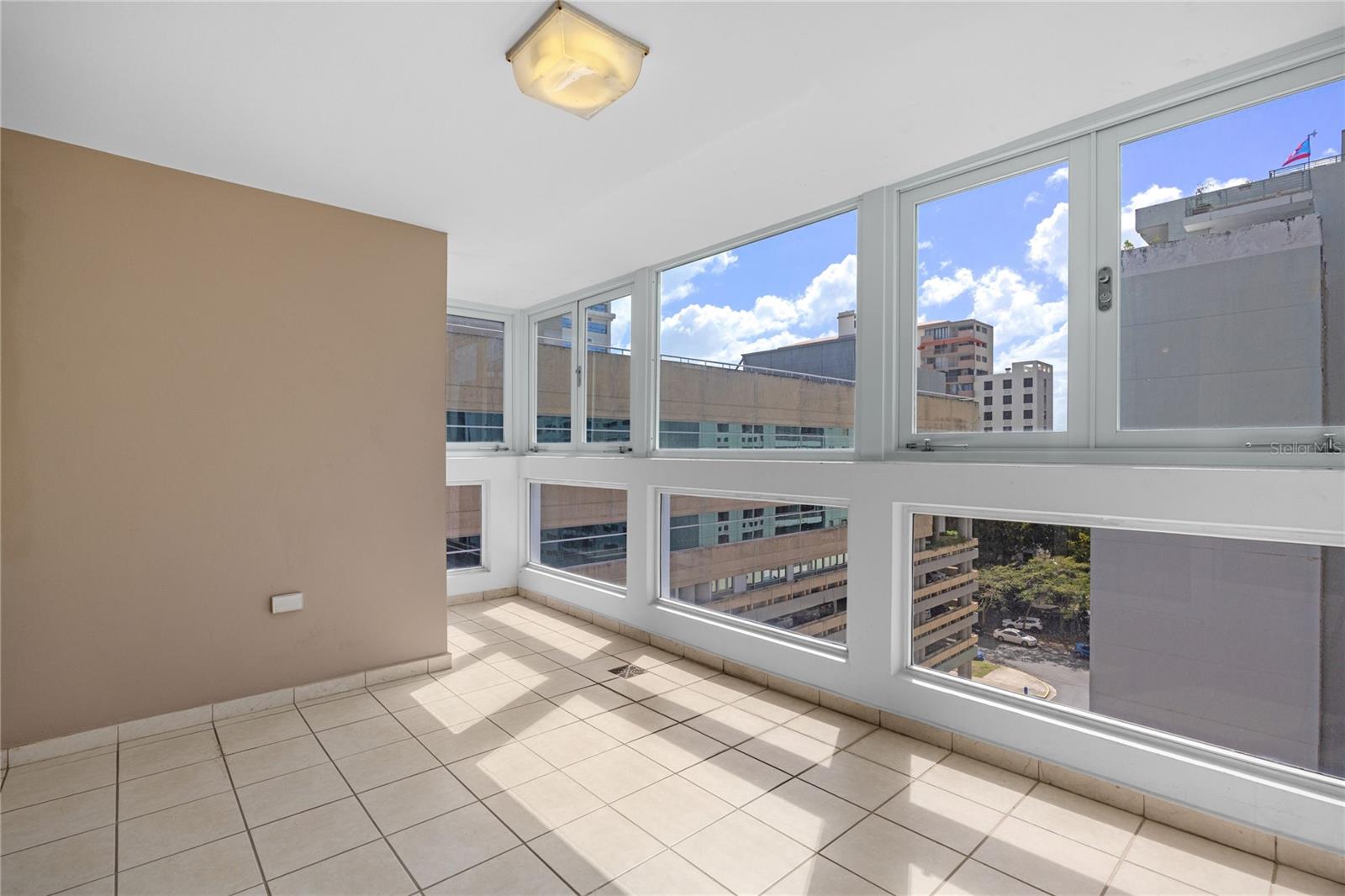 THE COLISEUM TOWER RESIDENCES - Residential