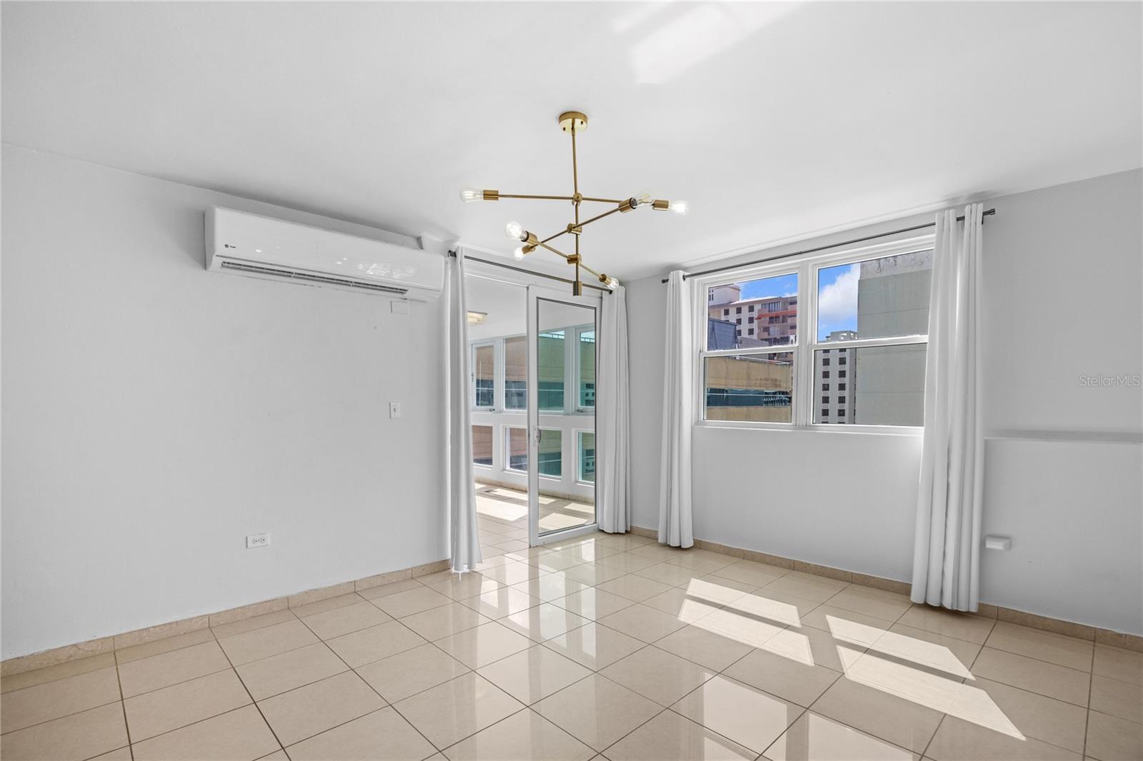 THE COLISEUM TOWER RESIDENCES - Residential