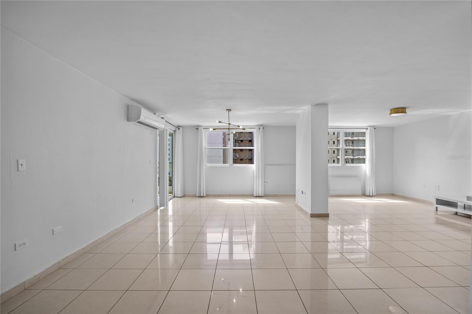 THE COLISEUM TOWER RESIDENCES - Residential