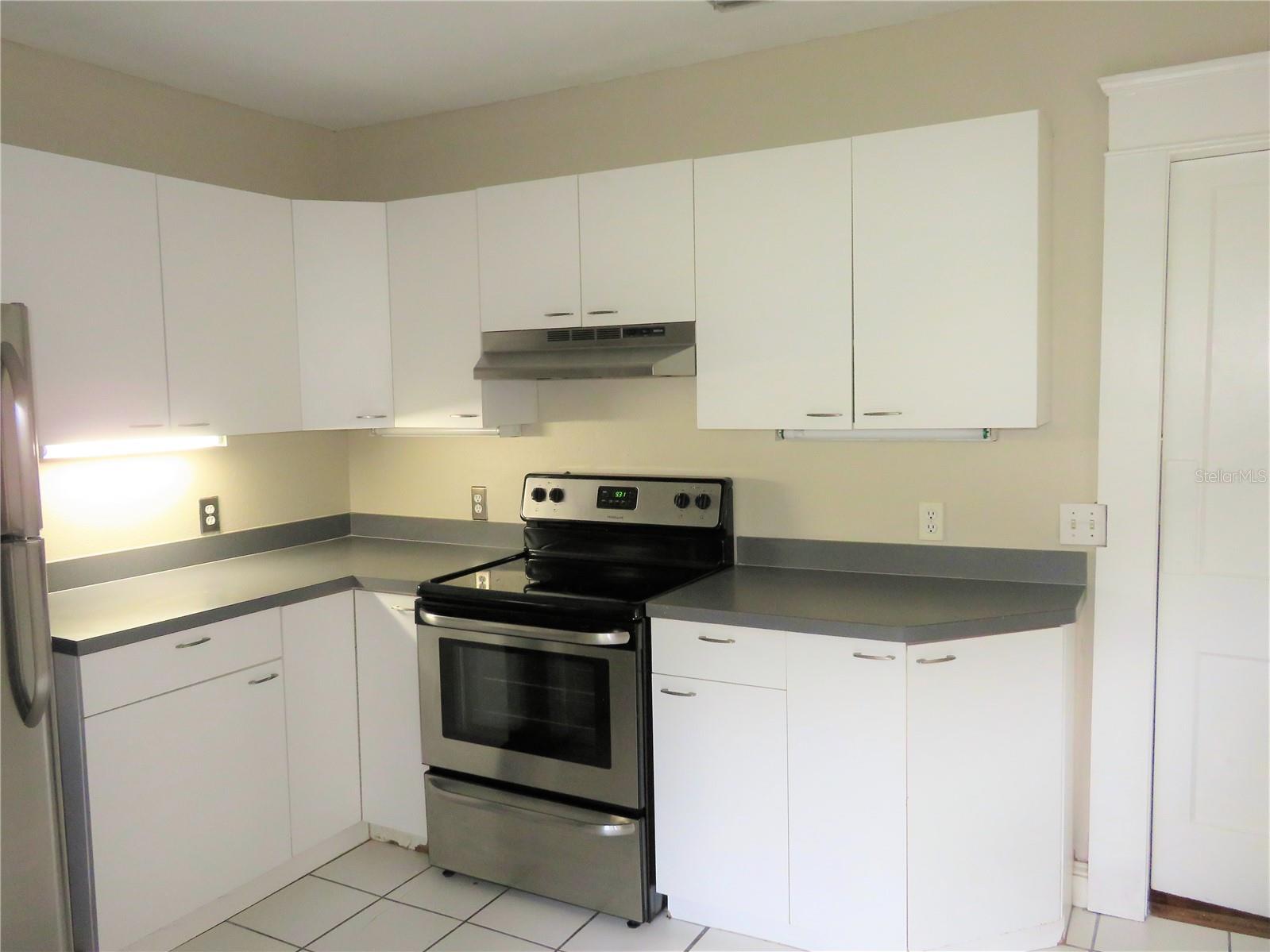 NORTH SUBURB BEAUTIFUL - Residential Lease