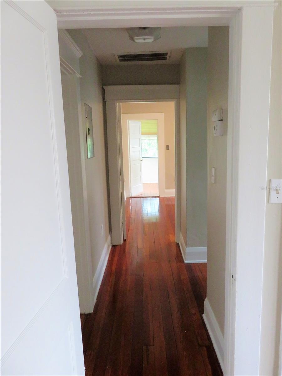 NORTH SUBURB BEAUTIFUL - Residential Lease