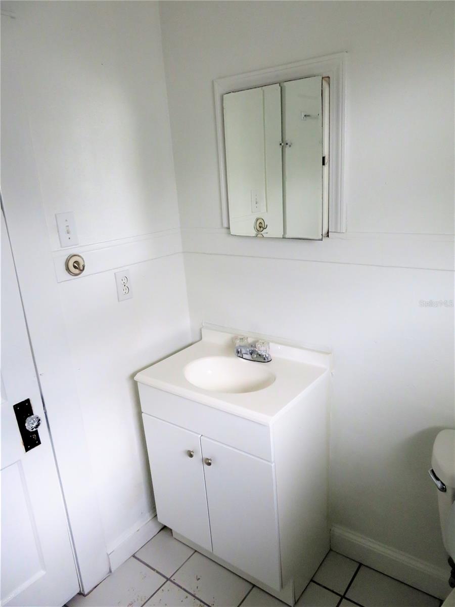 NORTH SUBURB BEAUTIFUL - Residential Lease