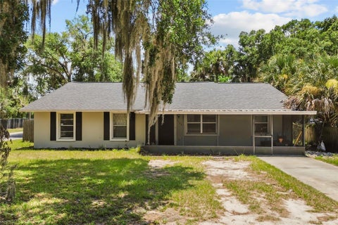 Photo of 1124 Grant Avenue, Mount Dora, FL 32757 (MLS # O6418064)