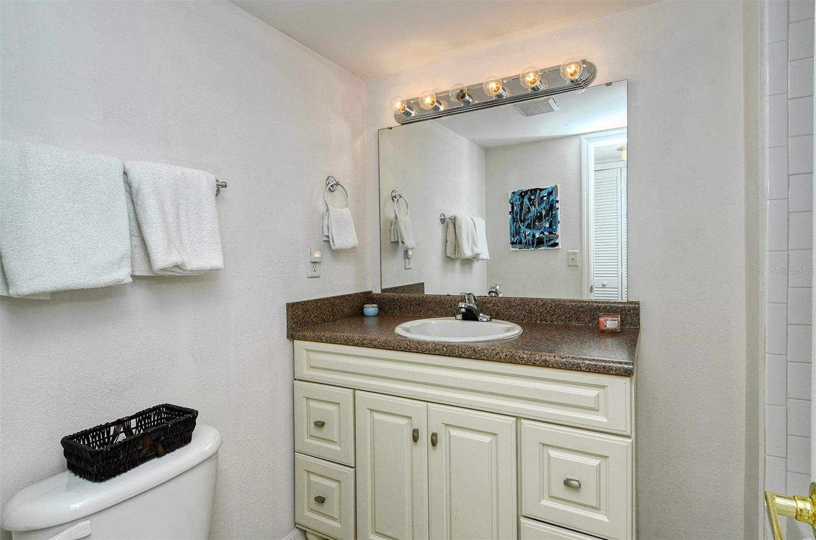 VISTAS ON BENEVA - Residential Lease