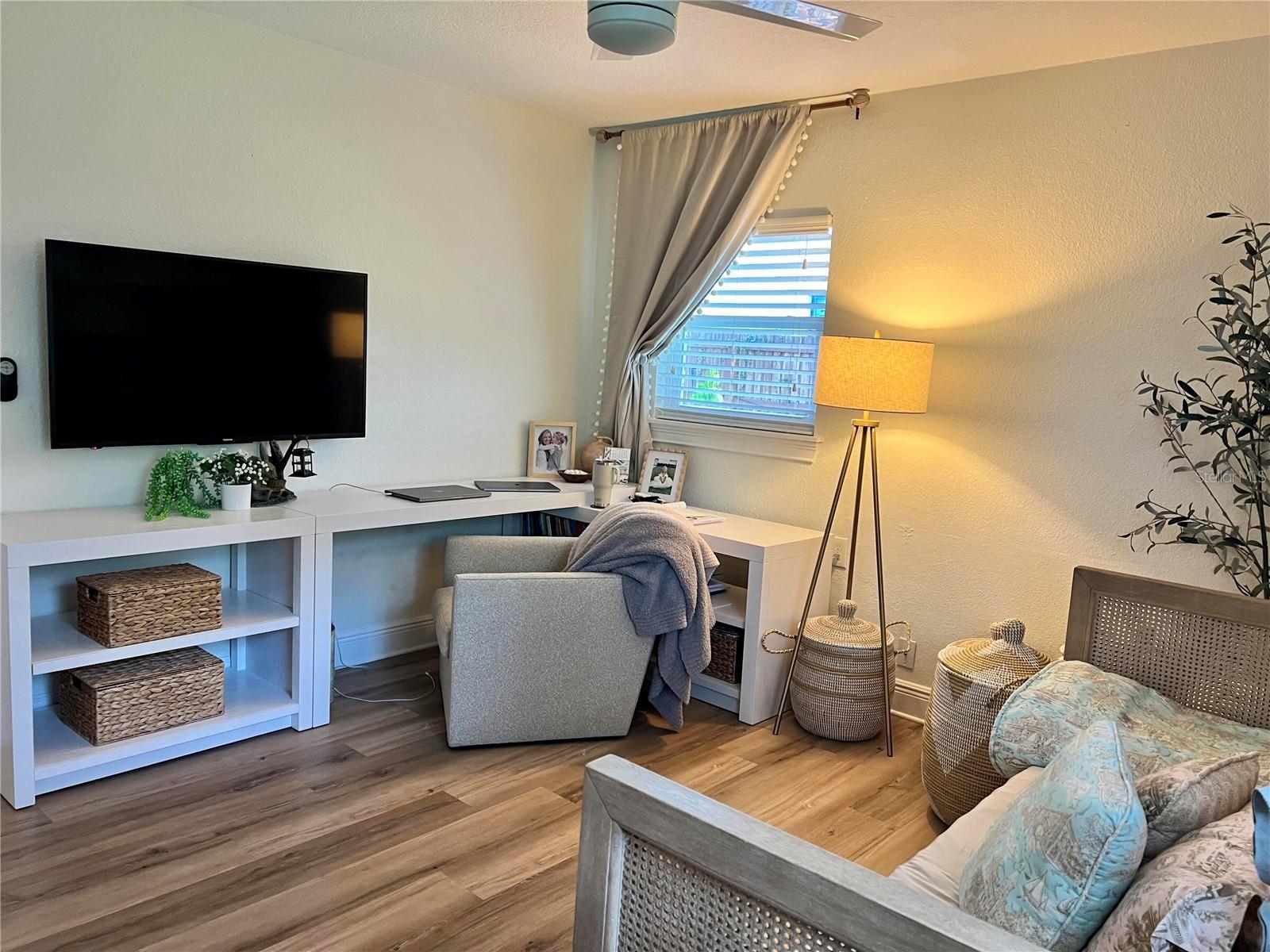 BARR CITY - Residential